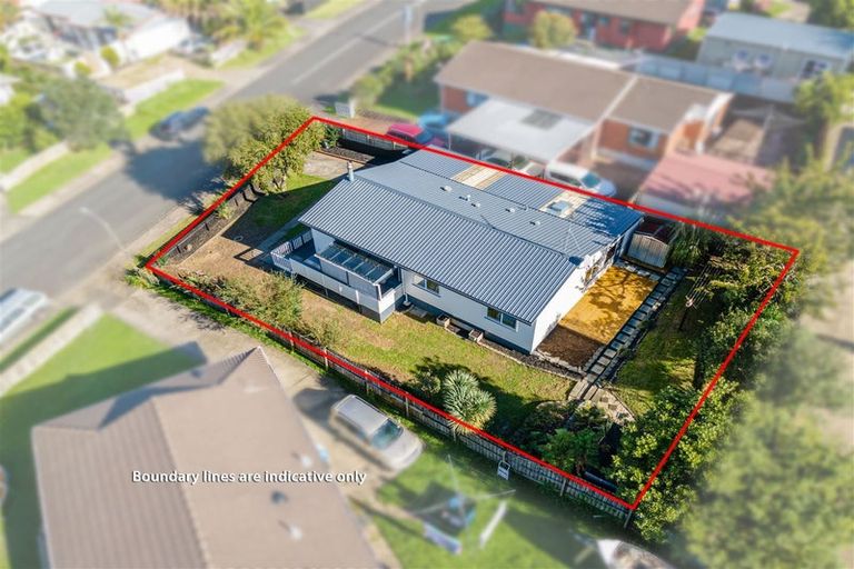 Photo of property in 43 Aldern Road, Massey, Auckland, 0614