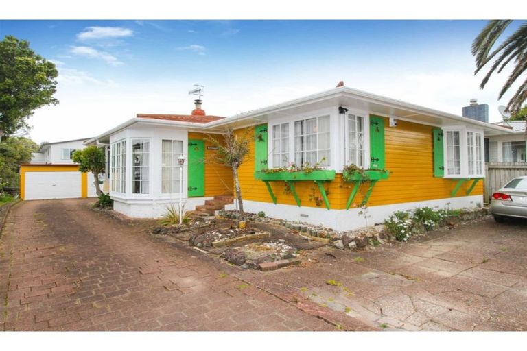 Photo of property in 27 Sylvia Road, Hillcrest, Auckland, 0627