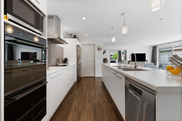 Photo of property in 12 Robert Might Road, Kumeu, 0810