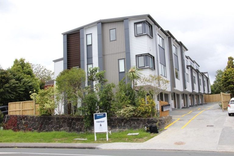 Photo of property in 5/163 Edmonton Road, Te Atatu South, Auckland, 0610