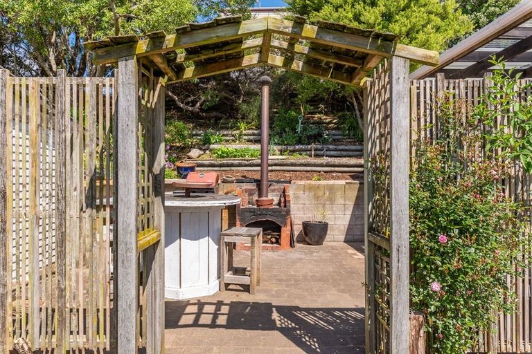 Photo of property in 38 Hicks Crescent, Waikanae Beach, Waikanae, 5036