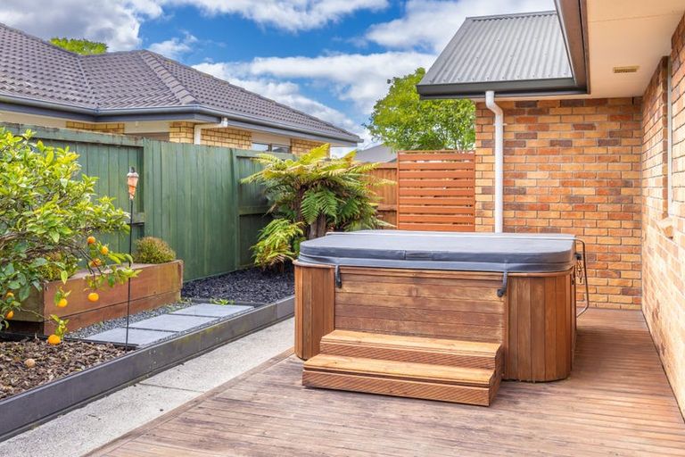 Photo of property in 17 Whitford Place, Rototuna North, Hamilton, 3210