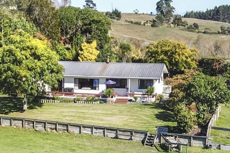 Photo of property in 4 Horniblow Road, Matakohe, 0594