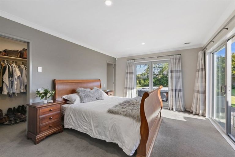Photo of property in 225 Memorial Avenue, Burnside, Christchurch, 8053