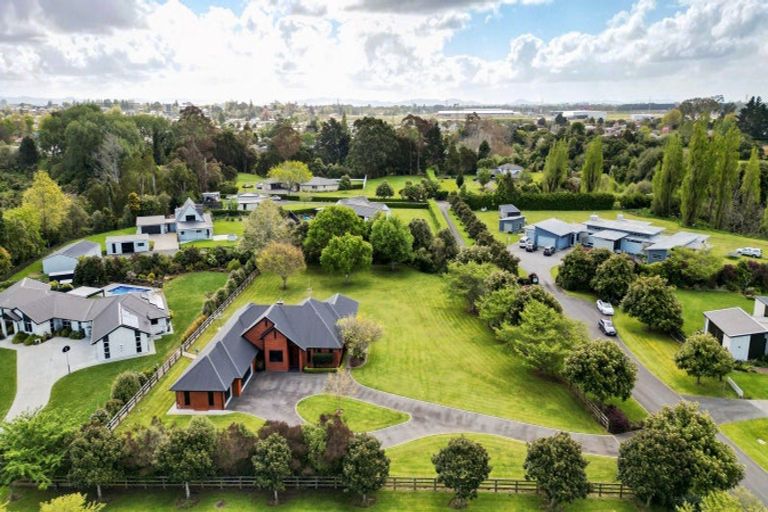 Photo of property in 10 East Ridge Grove, Newstead, Hamilton, 3286