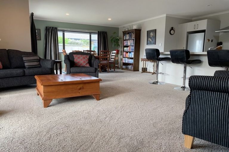 Photo of property in 13 Belgrove Drive, Waipukurau, 4200
