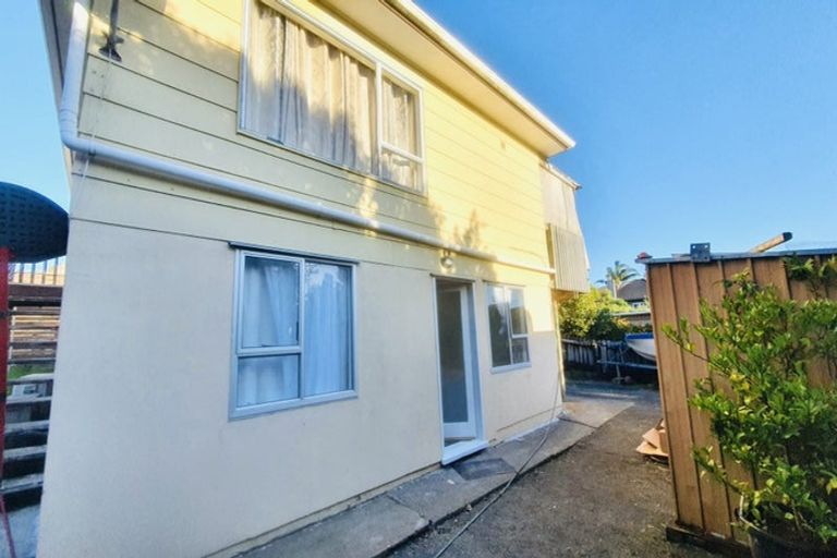 Photo of property in 3/10 Westward Ho, Glen Eden, Auckland, 0602
