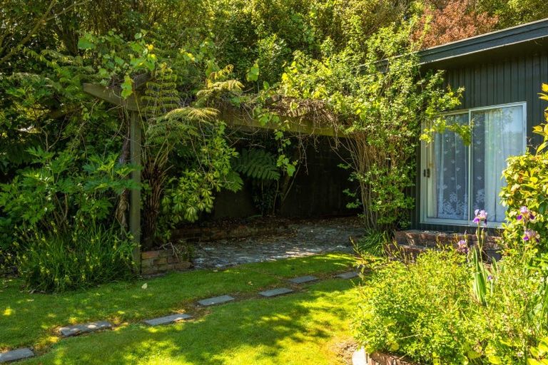 Photo of property in 128 Waikawa Road, Picton, 7220