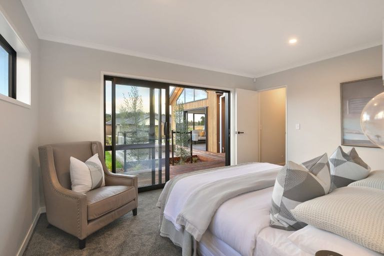 Photo of property in 38 Vinistra Road, Kumeu, 0810