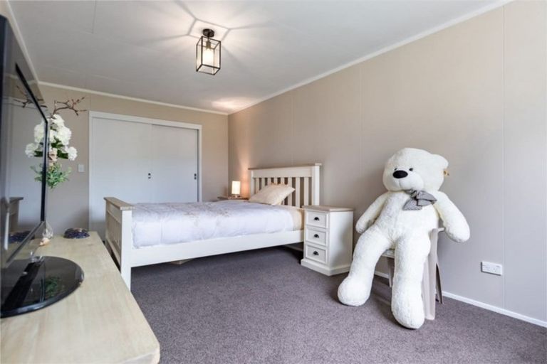 Photo of property in 5 Freyberg Street, Waterloo, Lower Hutt, 5011