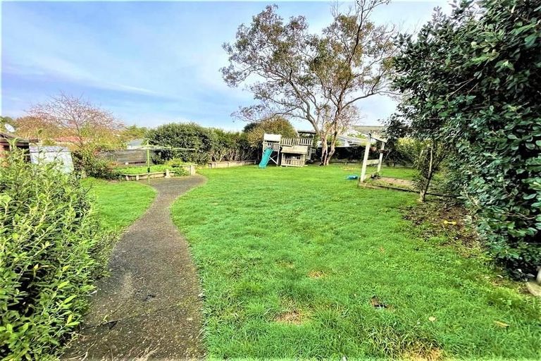 Photo of property in 17 Crompton Road, Massey, Auckland, 0614