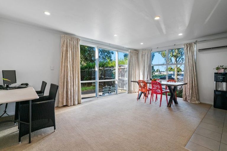 Photo of property in 27 The Track, Takanini, 2112