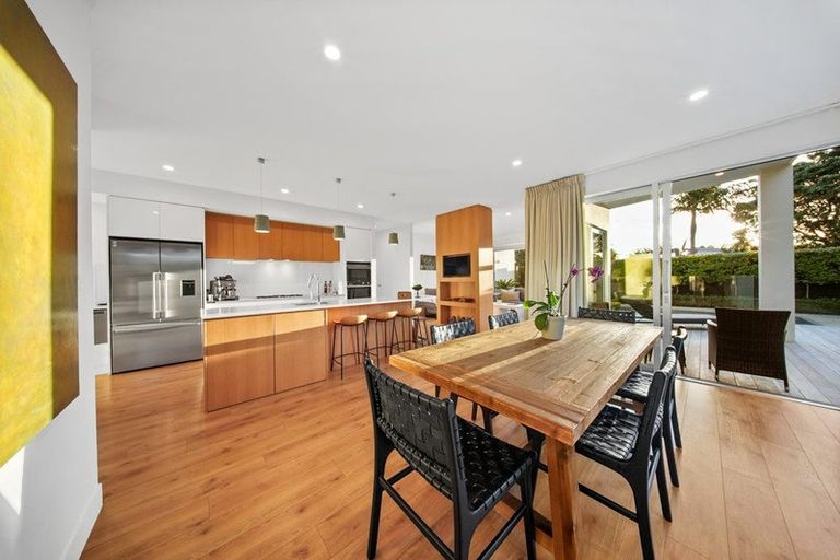 Photo of property in 52 Walton Street, Red Beach, 0932