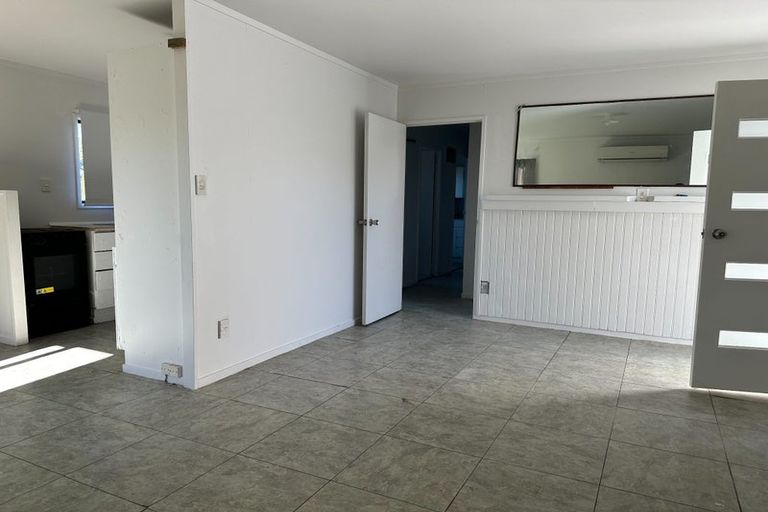 Photo of property in 266 Triangle Road, Massey, Auckland, 0614