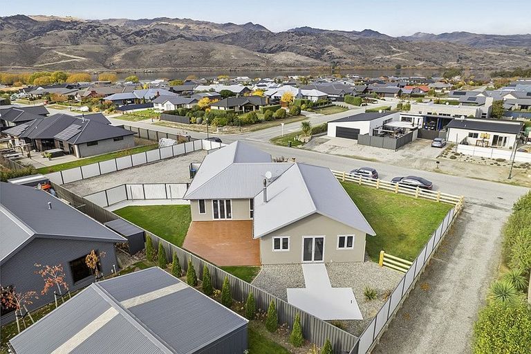 Photo of property in 37 Missy Crescent, Mount Pisa, Cromwell, 9383