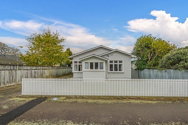 Photo of property in 98 Wood Street, Takaro, Palmerston North, 4410