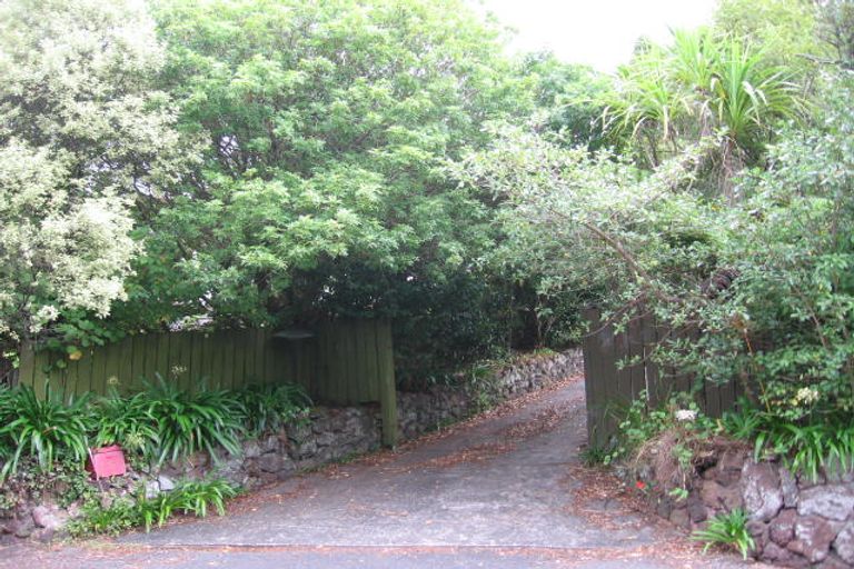 Photo of property in 71 Tanekaha Road, Titirangi, Auckland, 0604
