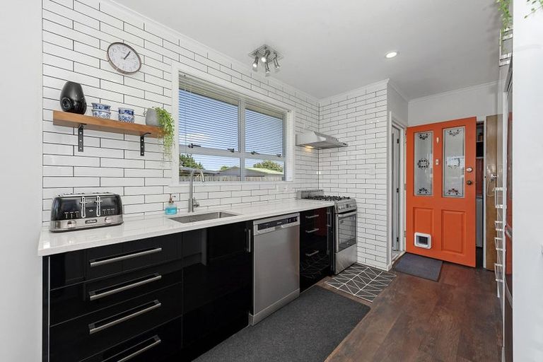 Photo of property in 8 Cricket Place, Melville, Hamilton, 3206