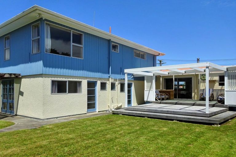 Photo of property in 7 Hennessy Street East, Foxton Beach, Foxton, 4815