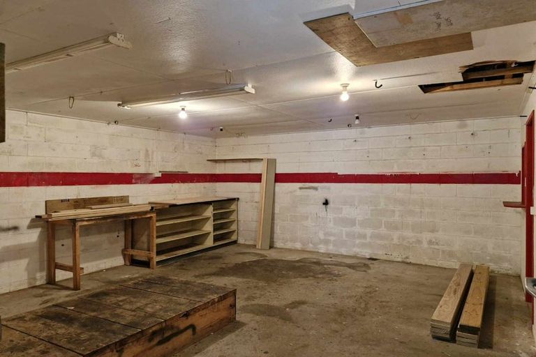 Photo of property in 1 Ambury Place, Merrilands, New Plymouth, 4312