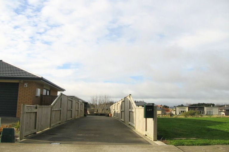 Photo of property in 197 Ruapehu Drive, Fitzherbert, Palmerston North, 4410