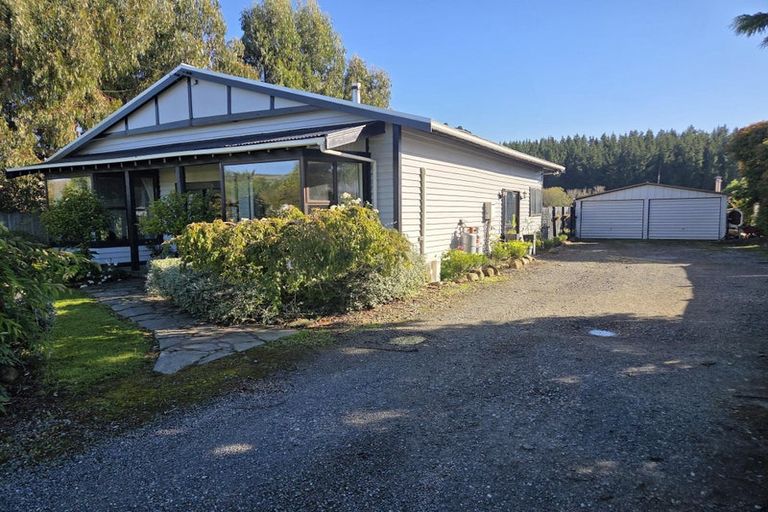 Photo of property in 12 Halsey Street, Clinton, 9534