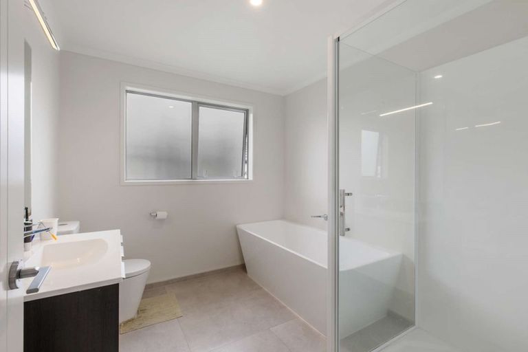 Photo of property in 49 Couldrey Crescent, Red Beach, 0932