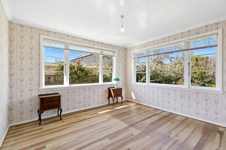 Photo of property in 7 Lyndhurst Road, Tawa, Wellington, 5028