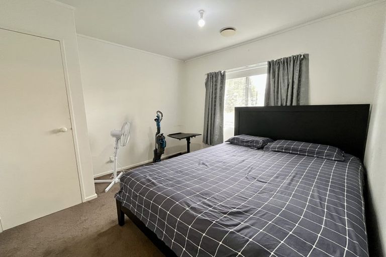 Photo of property in 1/95 Hobsonville Road, West Harbour, Auckland, 0618