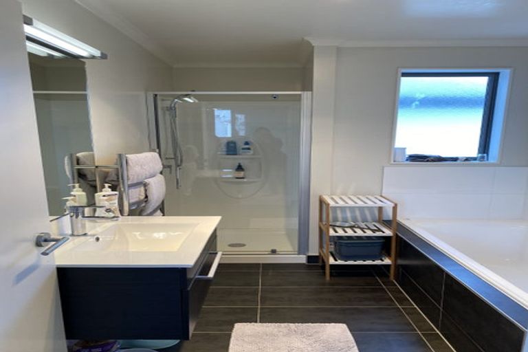 Photo of property in 4 Vincent Lane, Hobsonville, Auckland, 0616