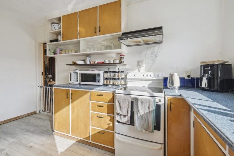 Photo of property in 114 Gloaming Hill, Titahi Bay, Porirua, 5022