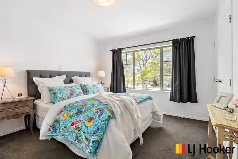 Photo of property in 37 Senator Drive, Manurewa, Auckland, 2105