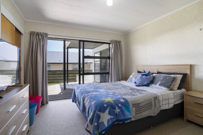 Photo of property in 128 Durrant Drive, Whangamata, 3620