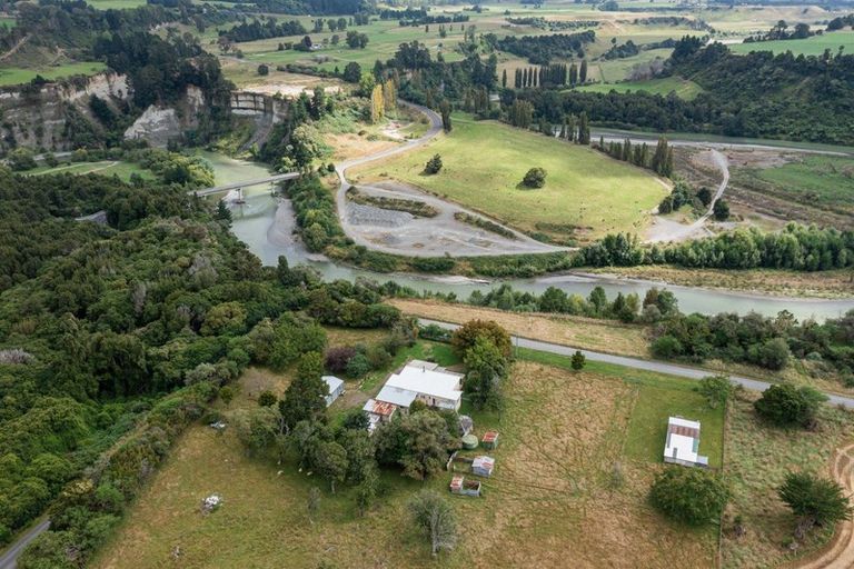 Photo of property in 30 Sandon Block Road, Ohingaiti, Hunterville, 4783