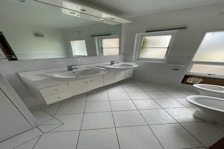 Photo of property in 64 Hawker Street, Mount Victoria, Wellington, 6011