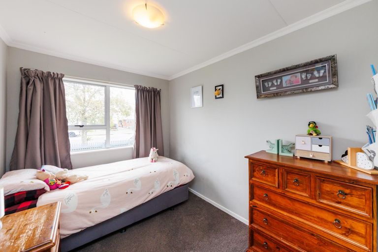 Photo of property in 8 Suzanne Grove, Kelvin Grove, Palmerston North, 4414