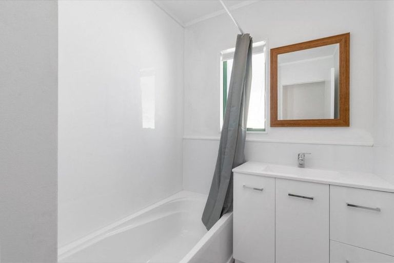 Photo of property in 1 Mary Keane Lane, Parakai, 0830