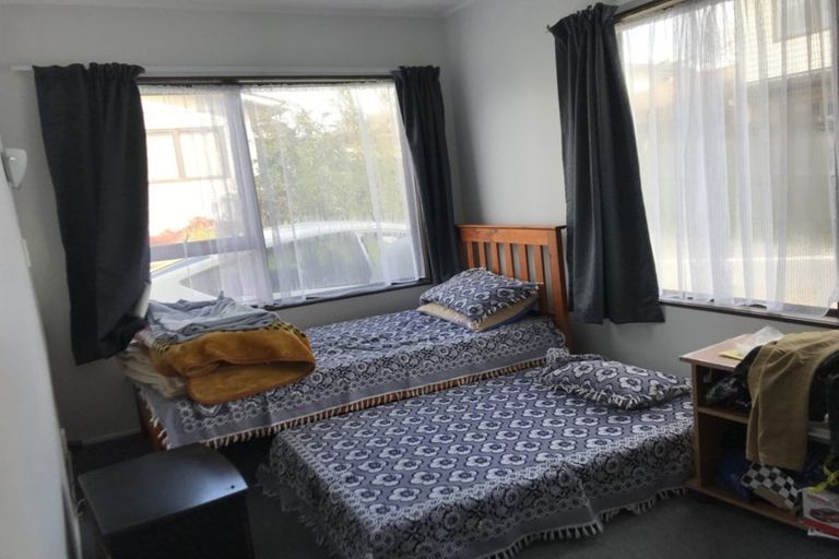 Photo of property in 71 Margan Avenue, New Lynn, Auckland, 0600