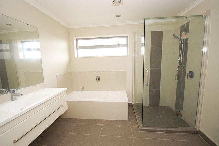 Photo of property in 1 Bankside Road, Silverdale, 0932