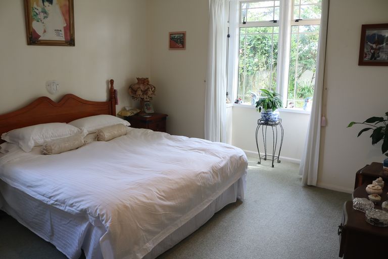 Photo of property in 4 The Oaks, Awapuni, Palmerston North, 4412