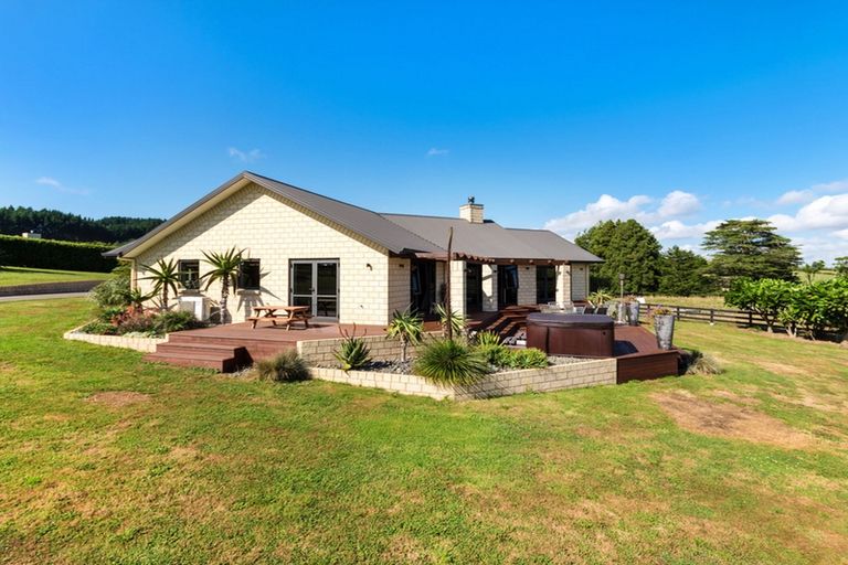 Photo of property in 58 Medhurst Road North, Bombay, 2675