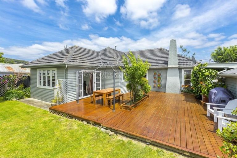 Photo of property in 8 Henry Street, Ebdentown, Upper Hutt, 5018