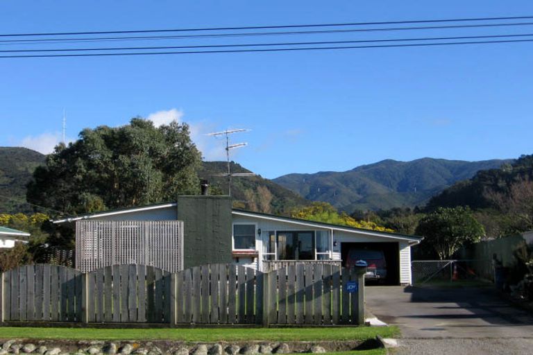Photo of property in 18 Daniell Street, Featherston, 5710
