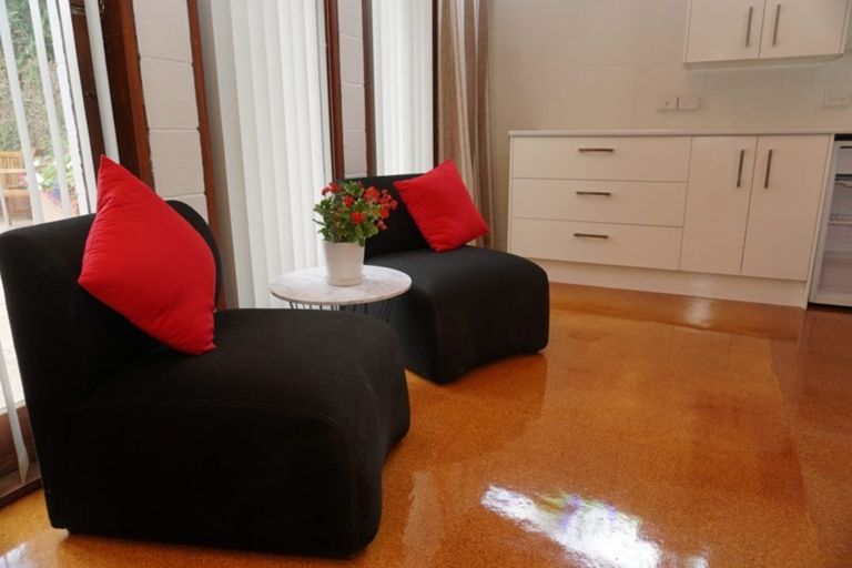 Photo of property in 5a Pohutukawa Avenue, Shelly Park, Auckland, 2014