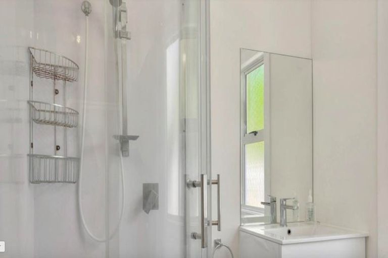 Photo of property in 9 Hursthouse Street, Vogeltown, New Plymouth, 4310