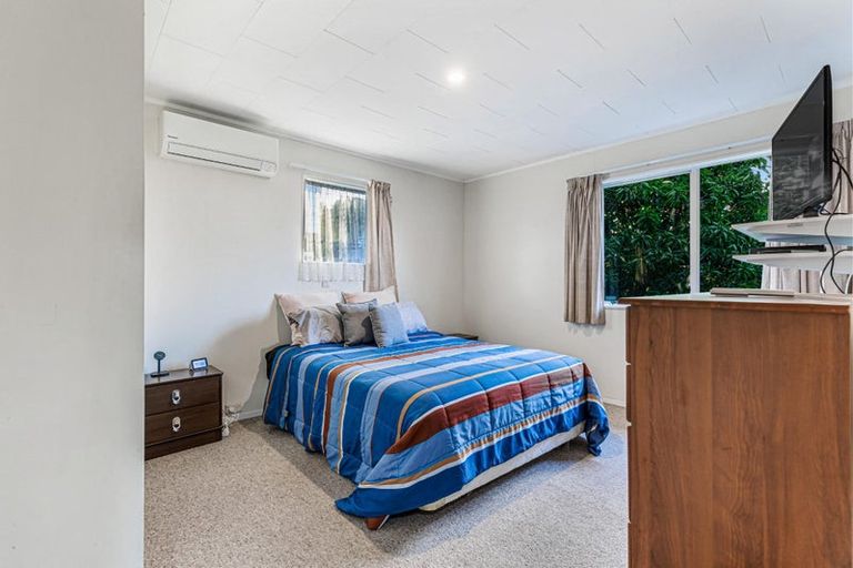 Photo of property in 12 Raelene Place, Massey, Auckland, 0614