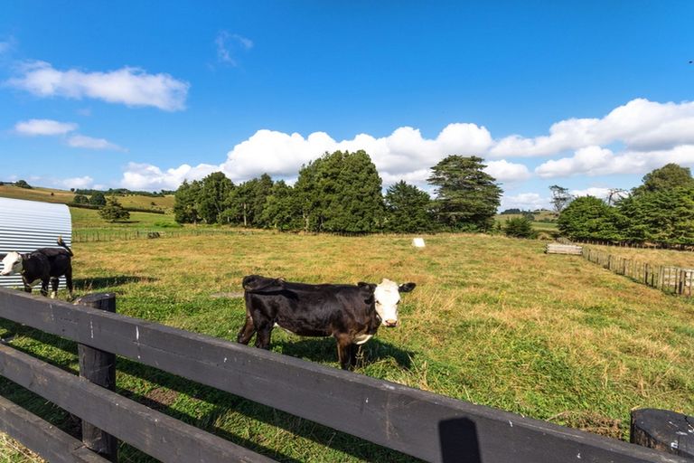 Photo of property in 58 Medhurst Road North, Bombay, 2675