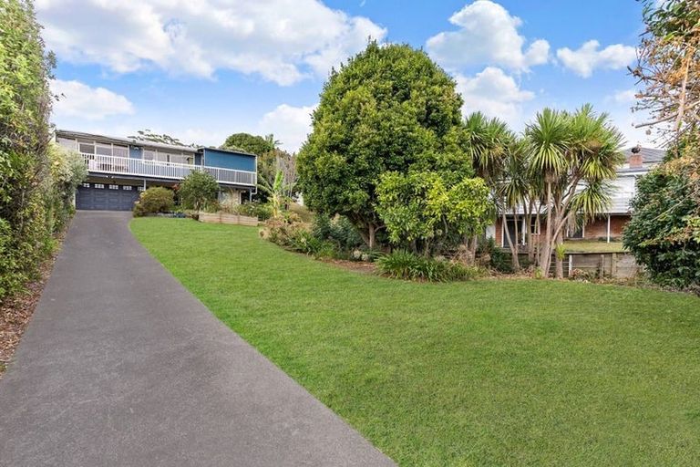 Photo of property in 96 Matipo Road, Mairangi Bay, Auckland, 0630