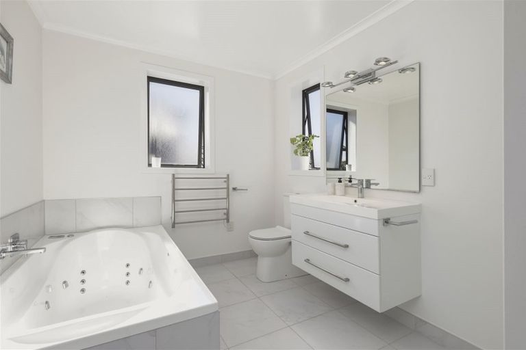 Photo of property in 1/2 Shakespeare Avenue, Enderley, Hamilton, 3214