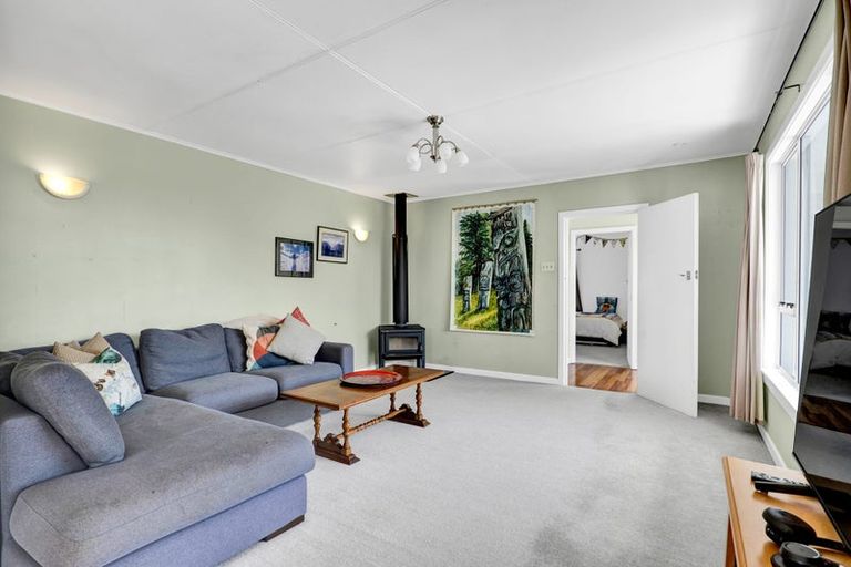 Photo of property in 40 Turakina Street, Merrilands, New Plymouth, 4312